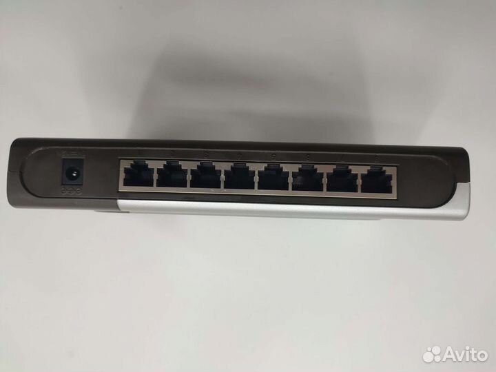 Коммутатор D-link DES-1008D 8 портов
