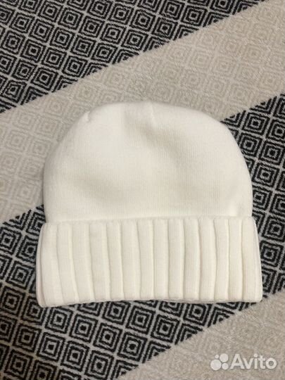 Шапка белая новая женская