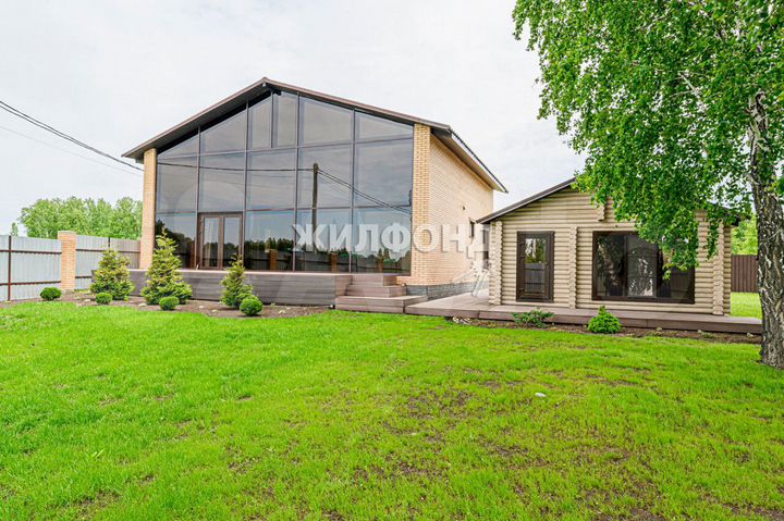 Коттедж 167 м² на участке 20 сот.