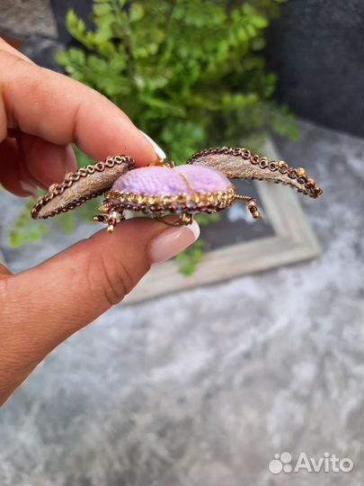 Брошь ручной работы из бисера