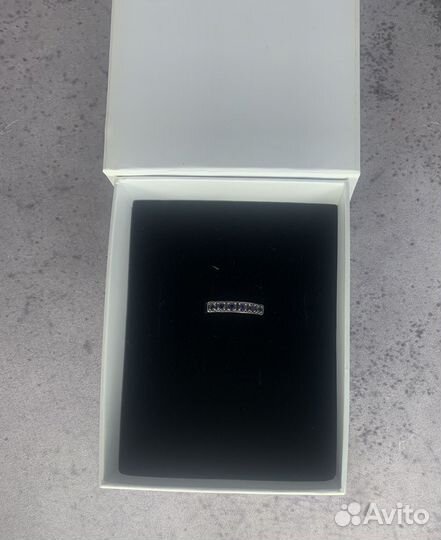 Кольцо с фиолетовыми камнями