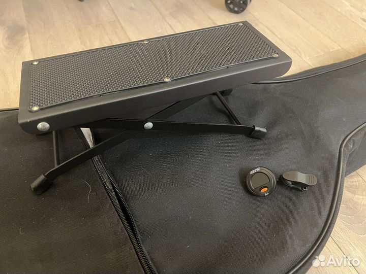 Классическая гитара yamaha c40, подставка,тюнер