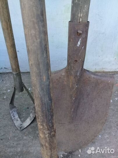 Лопаты. Тяпки. Вилы