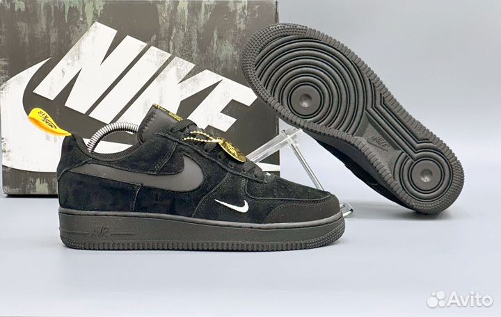 Кроссовки мужские в наличии