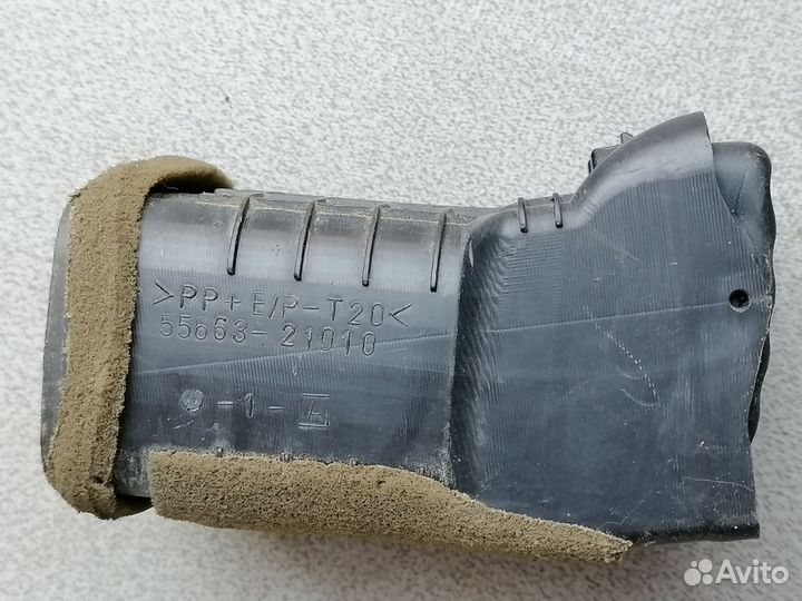 Дефлектор левый для Toyota Caldina ST215 2000-2002