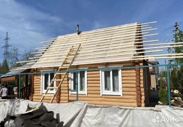 Бригада строителей, кровельные работы