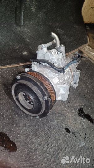 Компрессор кондиционера Toyota Corolla 150 2zrfe