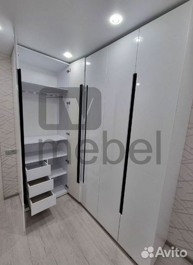 Шкаф распашной