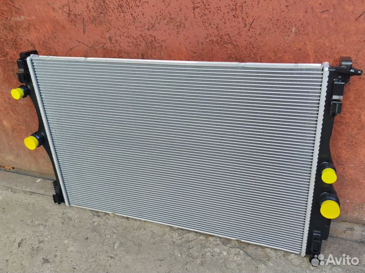 Интеркулер радиатор охлаждения Mercedes 247 118