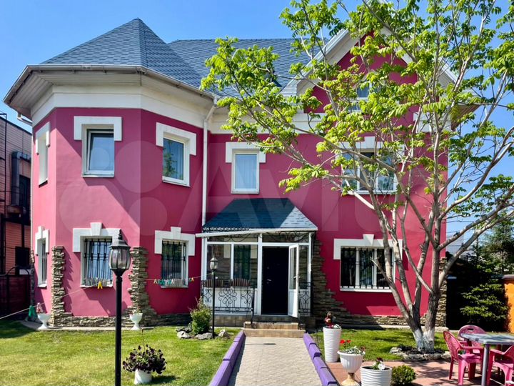 Коттедж 217,8 м² на участке 6 сот.