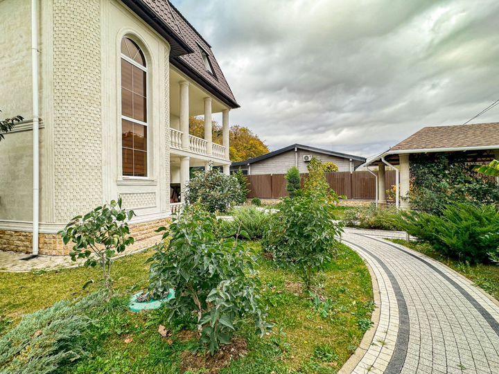 Дом 316,6 м² на участке 8,5 сот.