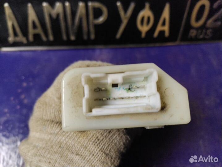 Блок управления центральным замком Nissan Tino