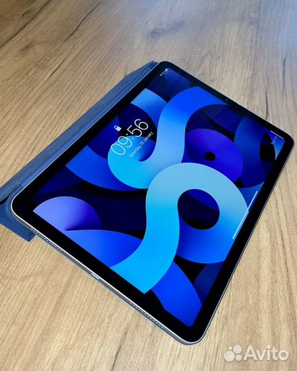 Apple iPad Air 2020 + Smart Folio for iPad Air