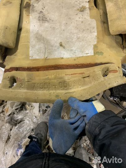 Губка Передней правой сидении Тойота Ланд Круизер