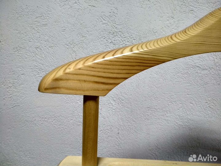 Вешалка напольная из дерева на колесиках