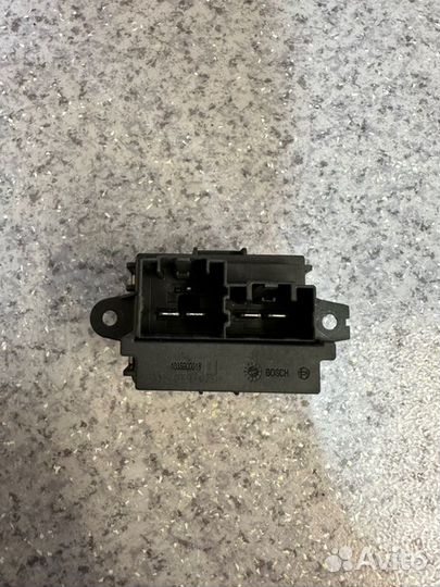 Резистор печки Opel Insignia седан 2.0 A20NFT 2012