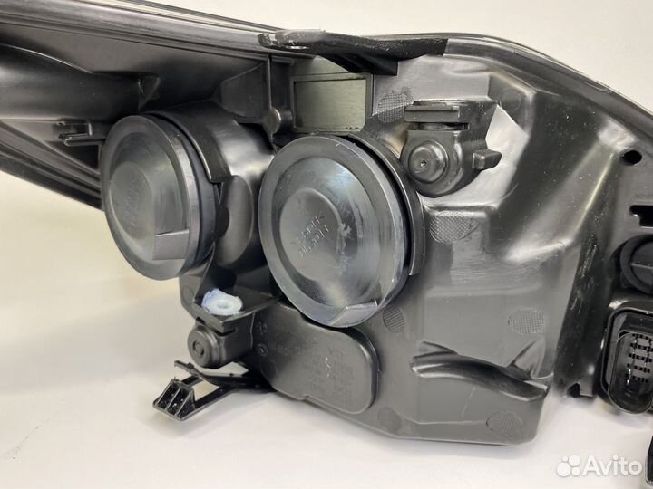Фара левая Ford Focus 2 08-11 черная