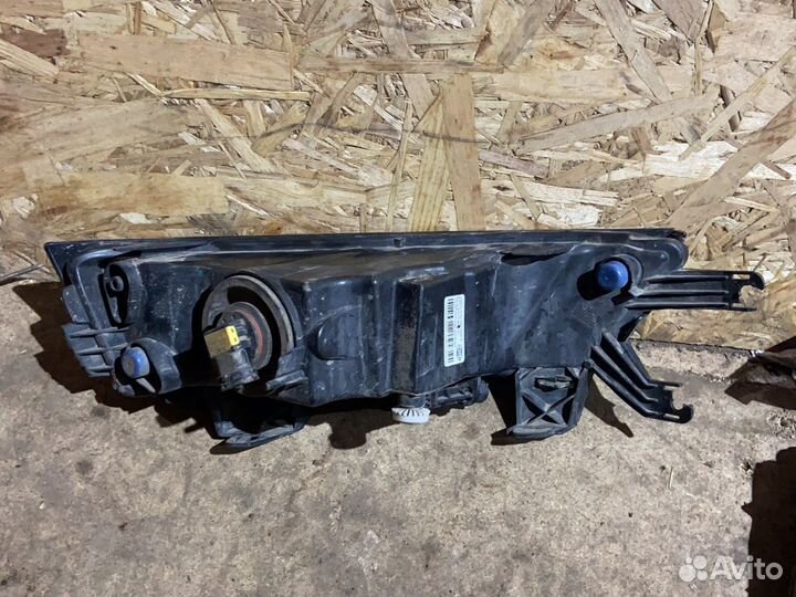 Передний левый птф Skoda Rapid