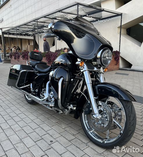 Street Glide CVO (Black Diamond)