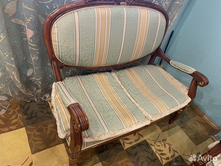 Комплект мягкой мебели