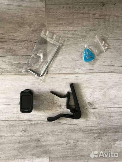 Акустическая гитара