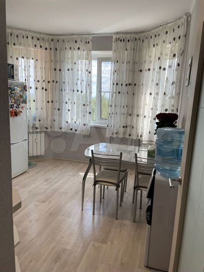 2-к. квартира, 55,7 м², 8/17 эт.