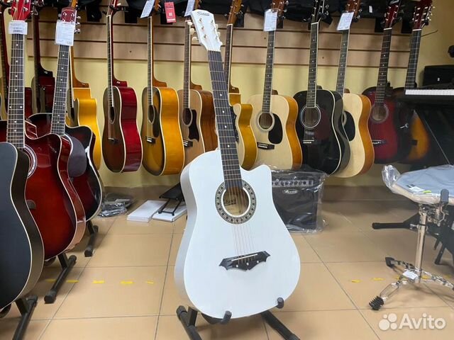 Гитара для начинающих новая белая