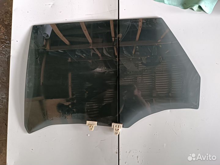 Стекло задней левой двери Nissan Murano Z50
