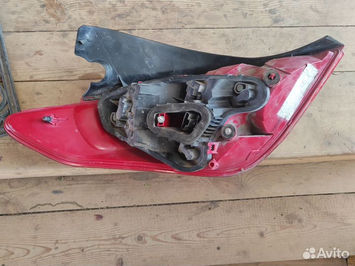 Фонарь задний правый Peugeot 308