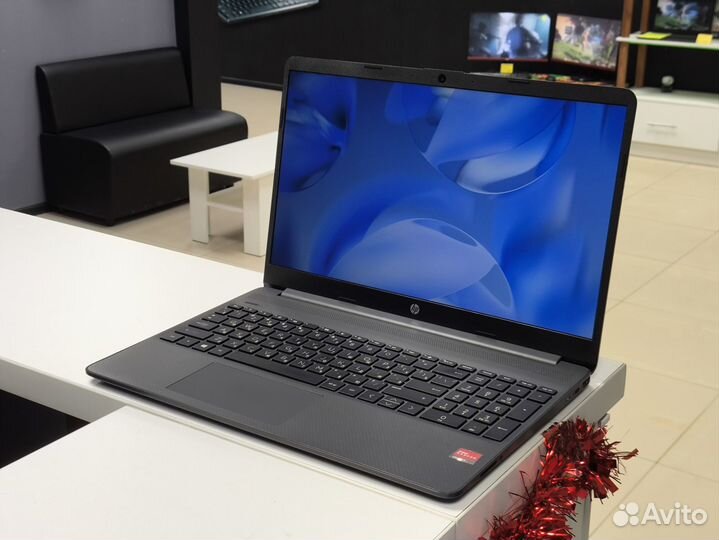 Ноутбук HP серого оттенка