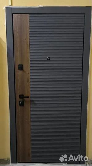 Алюминиевая входная дверь