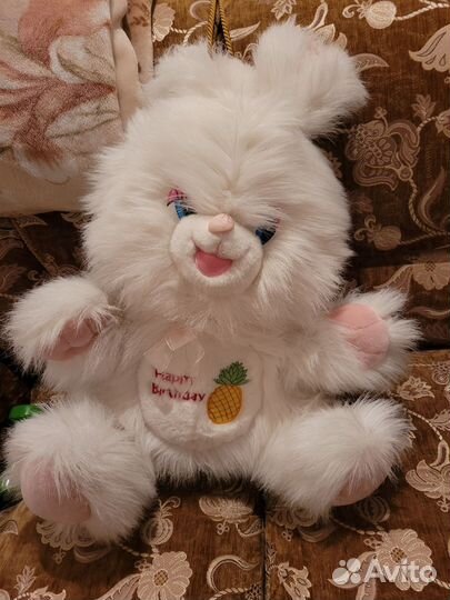 Большой плюшевый заяц