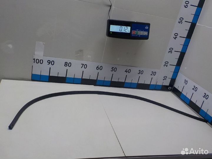 Уплотнитель капота Nissan Pathfinder R52