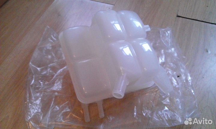 Расширительный бачок Форд Фокус 2, Вольво, Мазда 3