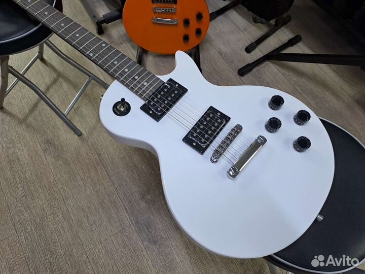 Электрогитара белая корпус Les paul