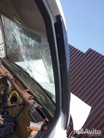 Накладка стойки лобового стекла правая Skoda Fabia