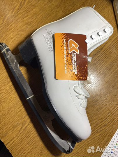 Коньки фигурные 38 размер новые