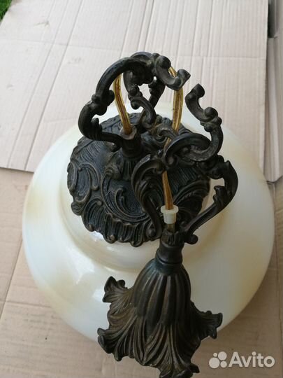 Три люстры и настенный светильник