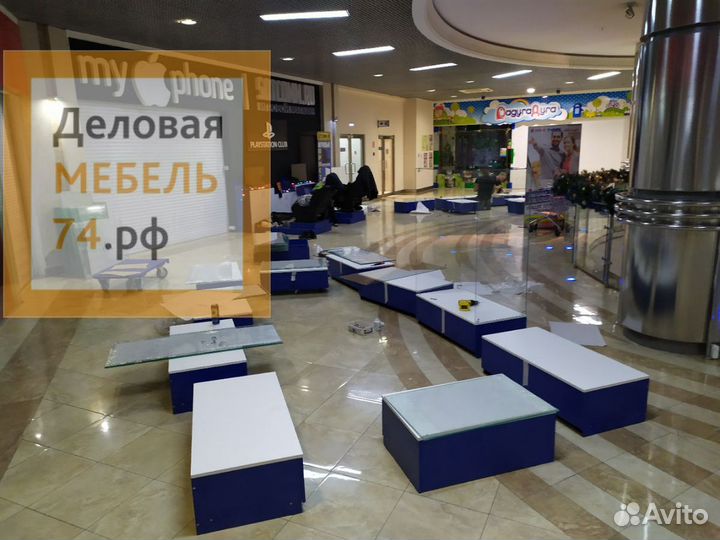 Торговый остров ; стеклянные витрины