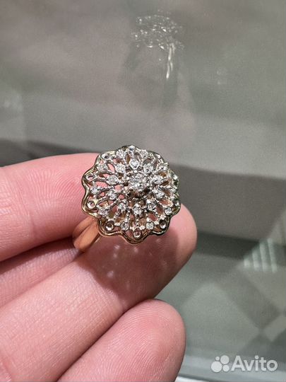 Золотое кольцо с бриллиантами 585