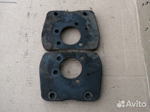 Пластина держатель заднего суппорта Опель Астра Н