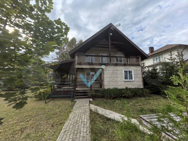 Дом 190 м² на участке 8 сот.