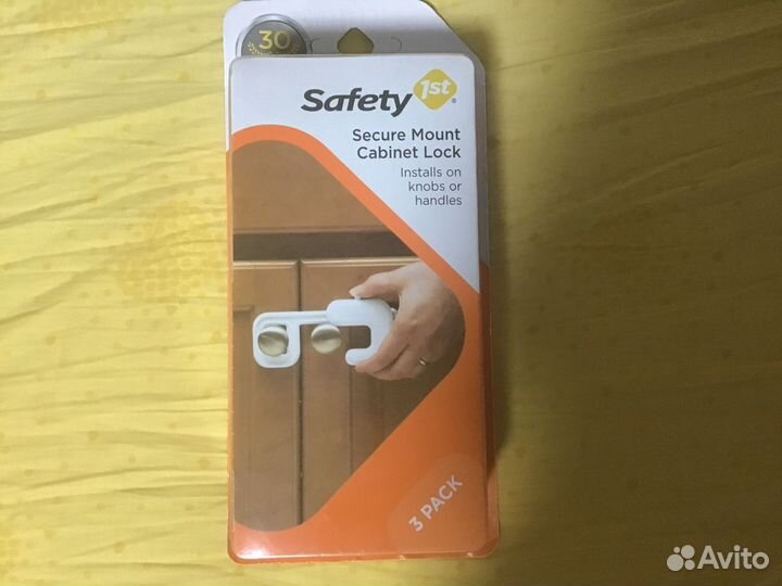 Защитный замок для дверцы мебели от малыша