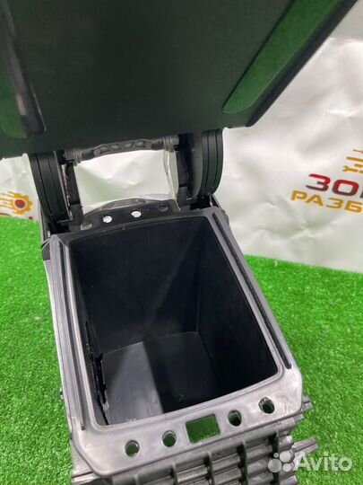 Подлокотник Volkswagen Golf MK7 CJZ 2014