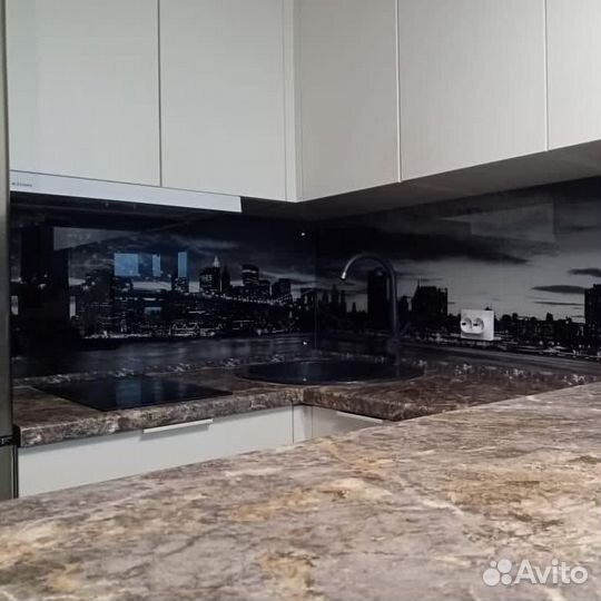 Скинали для кухни. Кухонный фартук из стекла