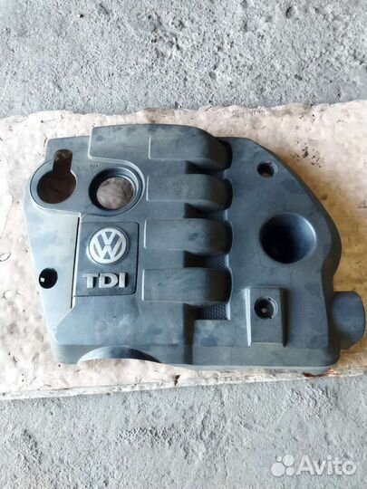 Крышка двигателя