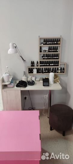 Маникюрный стол, полка, лампа