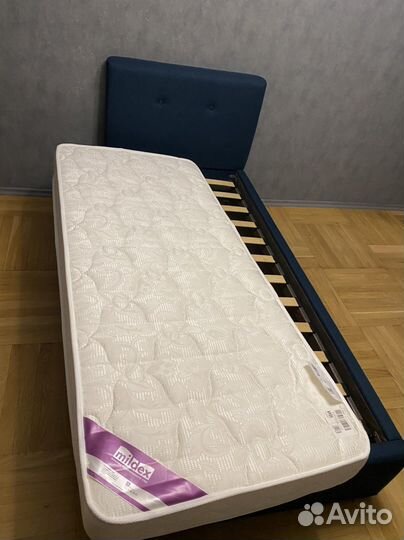 Кровать с матрасом