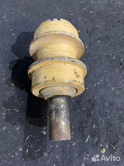 Каток поддерживающий D135A-1/D150A-1/D155A-3