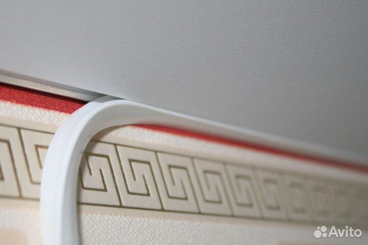 Плинтус для натяжных потолков, Вставка